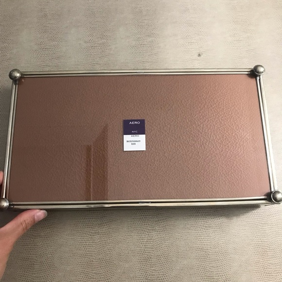 NWT Aero Skin & Glass Box - Picture 3 of 5